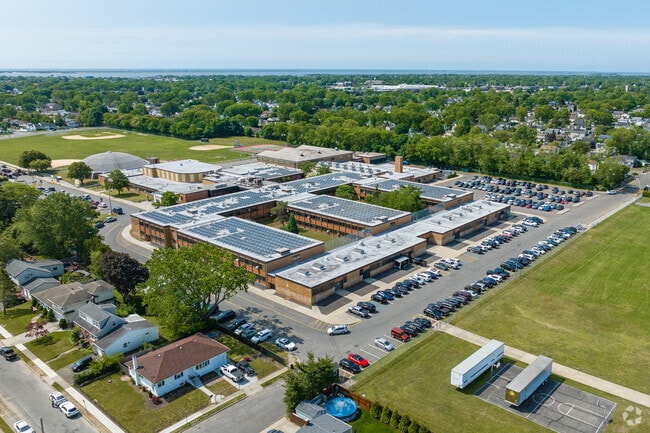 Lindenhurst Senior High School in Lindenhurst NY Homes com Lindenhurst Senior High School in Lindenhurst NY Homes com