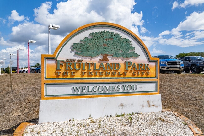 Welcome sign to Friuland Park