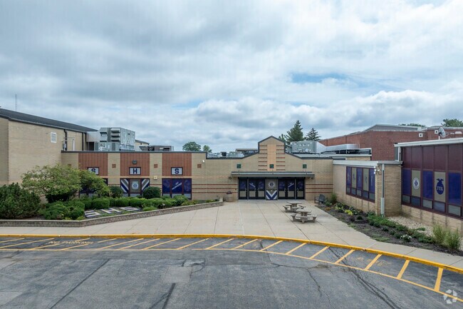 Serena Middle School, 6 miles from Sheridan, holds a B minus rating on Niche.