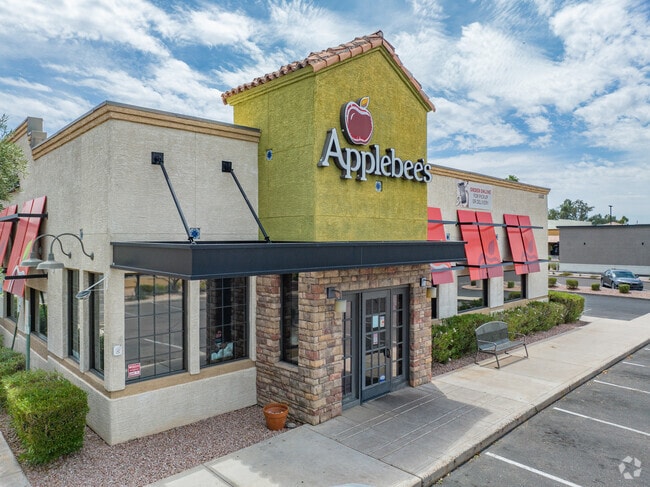 Enjoy casual dining at the Applebee's in Central Mesa East.