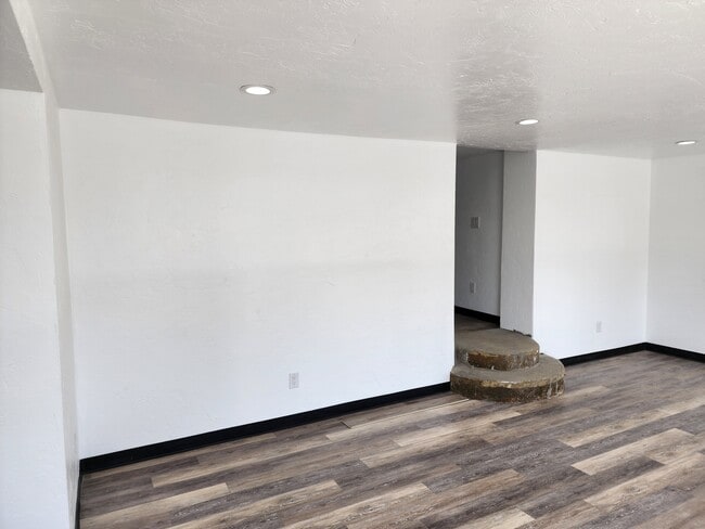 21 S 4th St unit Apartment @1, Youngwood, PA 15697 - photo 7