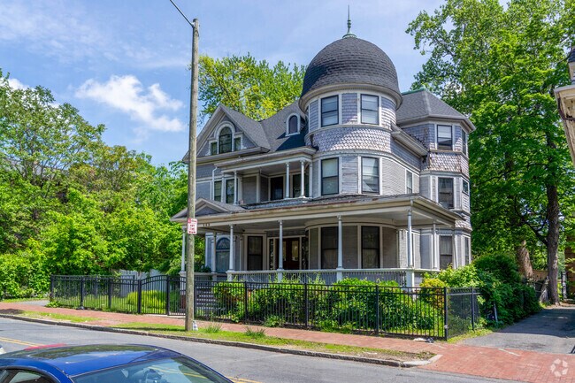 This Queen Anne home reflects the ornate tastes of Maple-High Six Corners’ late 19th-century elite.