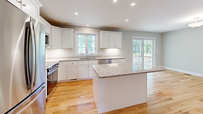 6 Delphi Way, Londonderry, NH 03053 - photo 2