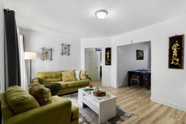 680 SW 7th Ave unit ID1239384P, Miami, FL 33130 - photo 2