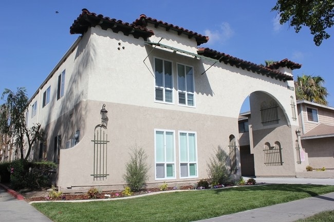 Casa Royale, Bellflower, CA 90706 - photo 3