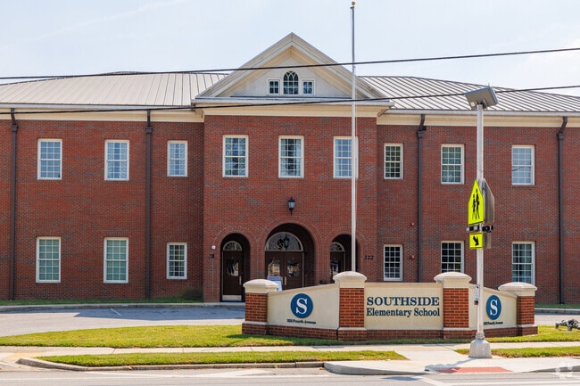 Southside Elementary School is a public school in Cairo, GA, offering a Gifted & Talented program.