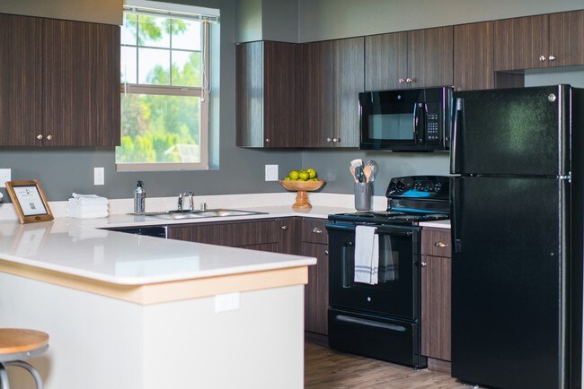 Simon's Mill Apartments, Edgewood, WA 98371 - photo 2