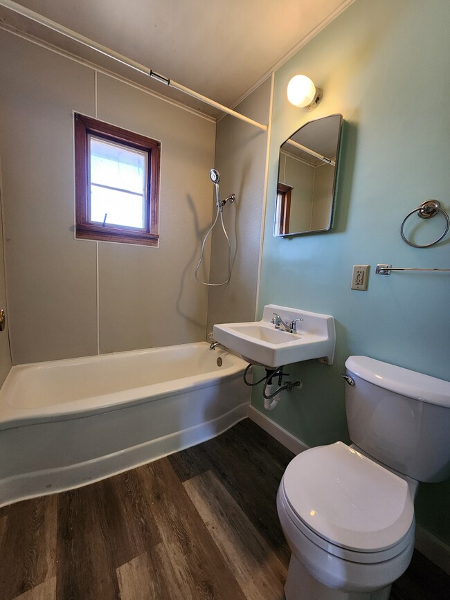 815 East Ave S, Lyons, KS 67554 - photo 3