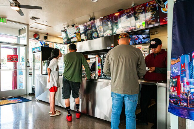 Las Vegas Burgers near Lincoln Park serves breakfast and seafood favorites.