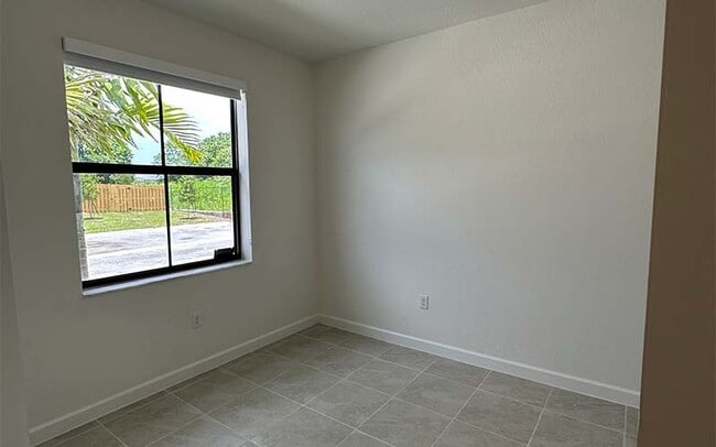 28471 SW 132nd Ct, Homestead, FL 33033 - photo 4