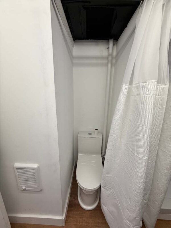 82 W Broadway unit Room A, Derry, NH 03038 - photo 4