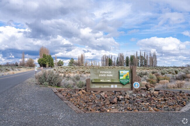 Potholes State Park is just a short drive away.