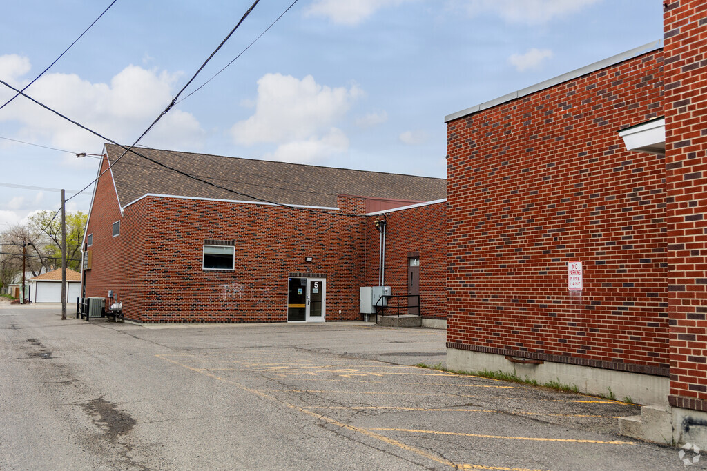 St Francis Primary School is located in Billings.