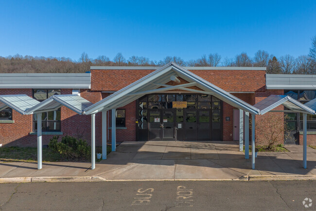 Explore Dunbar Hill School at 315 Lane St, Hamden, CT 06514.