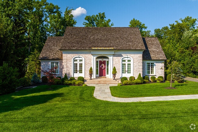 Ranch style homes with well-maintained lawns can be found all around Essex Fells.