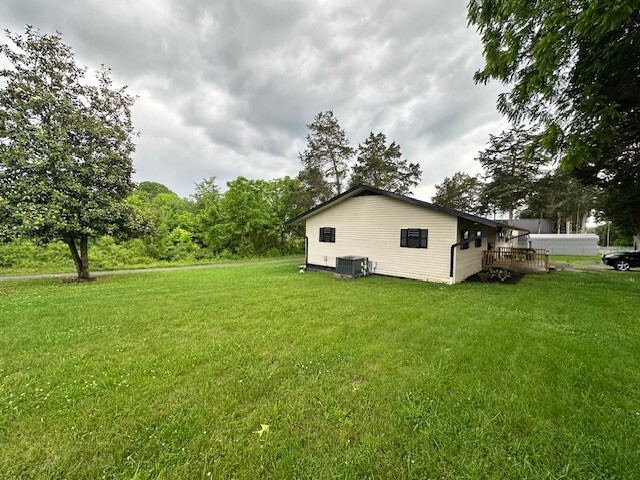 128 Harness Rd, New Tazewell, TN 37825 - photo 3