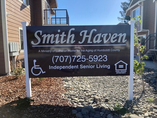 2052 Smith Ln unit C, Fortuna, CA 95540 - photo 2