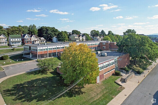 Penn-Lincoln Elementary School, a public school located in Altoona, PA, serves grade(s) K-5.