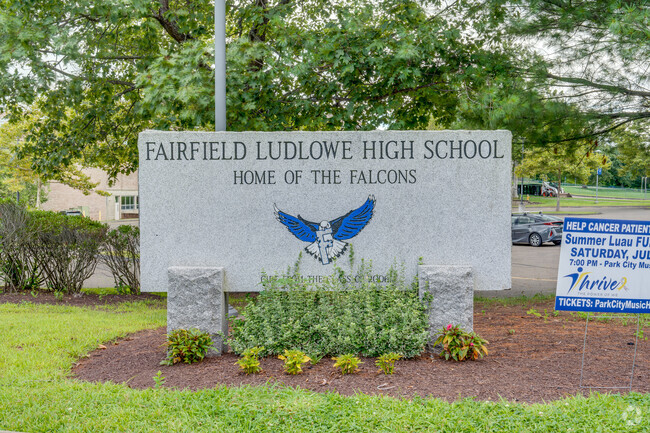 Fairfield Ludlowe High School is conveniently located on Unquowa Road in Fairfield.