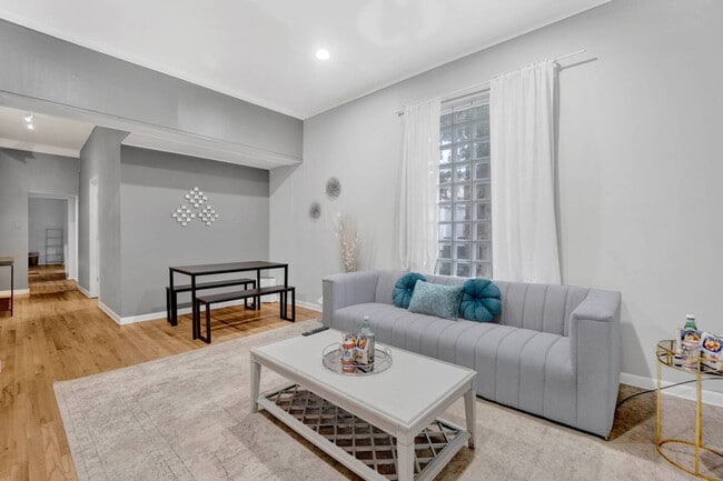 1205 W Oakdale Ave unit ID1319107P, Chicago, IL 60657 - photo 3