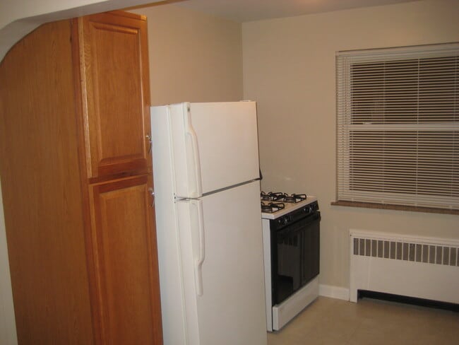 1604 Sutton Ave unit 4, Cincinnati, OH 45230 - photo 2