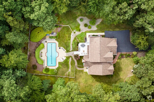 Discover private retreats tucked into the woods of Independent Hill.