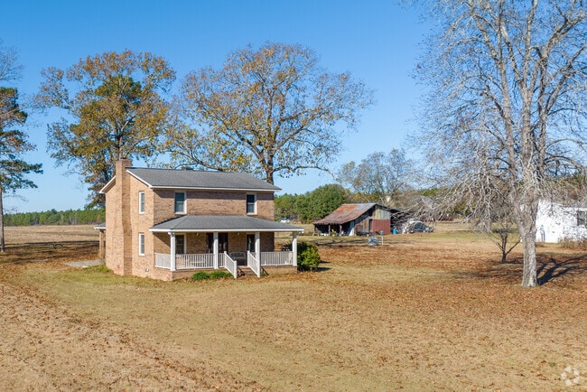 Older farmhouses are common in the Pelion area.