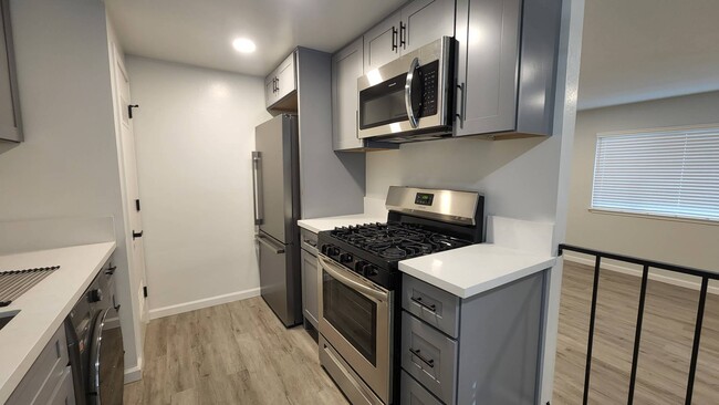 579 James Ave unit 1, South Lake Tahoe, CA 96150 - photo 3