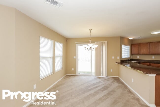 6329 Highland Commons Dr, Charlotte, NC 28269 - photo 5