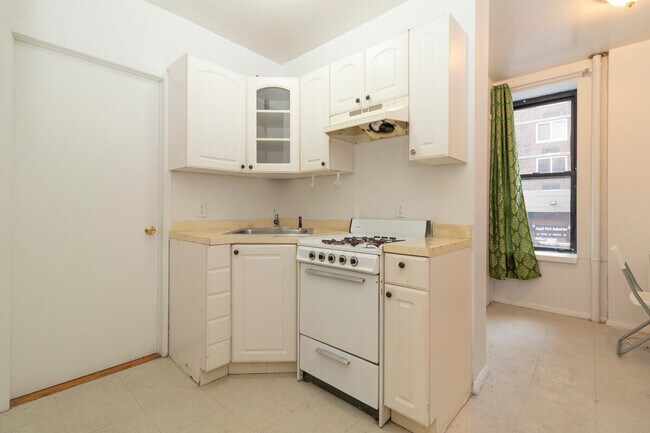 327 E 92nd St unit ID1032048P, New York, NY 10128 - photo 3