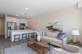880 Lee St, Des Plaines, IL 60016