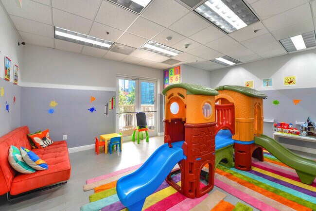 1 SE 12th St unit FL39-ID1372314P, Miami, FL 33131 - photo 5