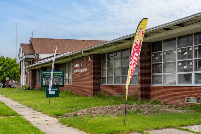 Evergreen Lutheran School features a student to teacher ratio of 3-1, according to Niche.