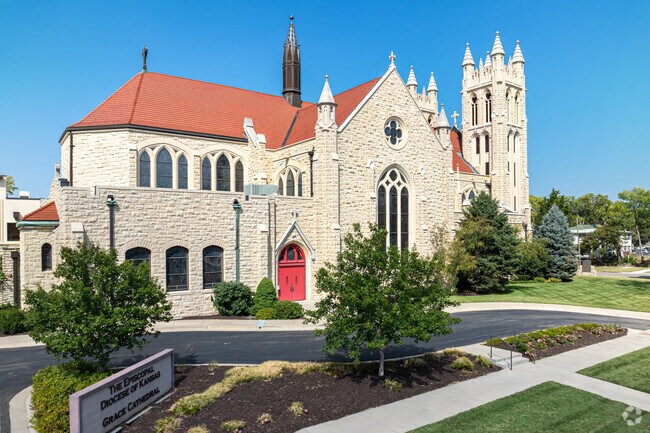 The century-old houses and historic churches have Old Town living up to its name.