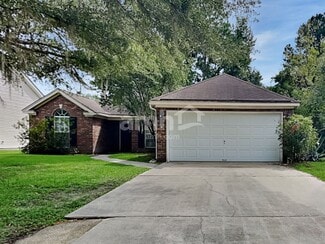 388 Shady Oak Cir, Richmond Hill, GA 31324