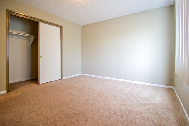 Oak Creek Apartments, Bellevue, NE 68005 - photo 6