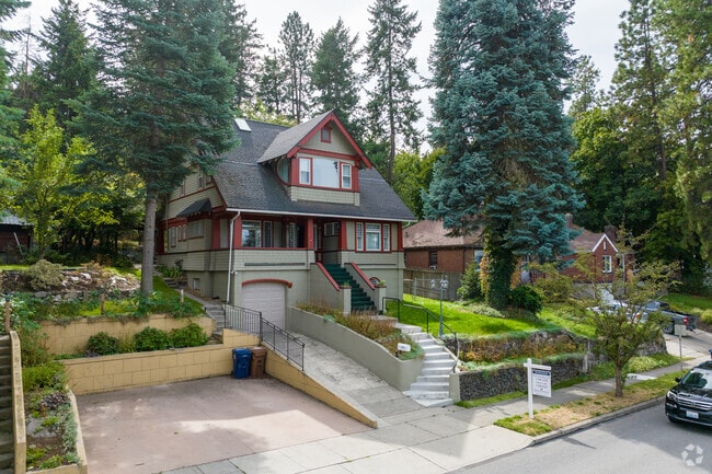 There are homes in every price range in the Lincoln Heights neighborhood.