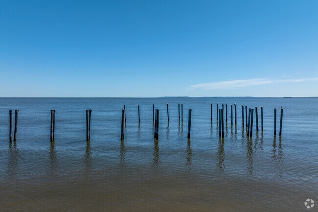 Lighthouse Hill's elevated vantage point provides residents
with spectacular water views.