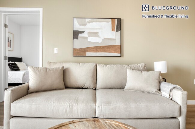 505 N Silver Lake Blvd unit FL4-ID978, Los Angeles, CA 90026 - photo 3