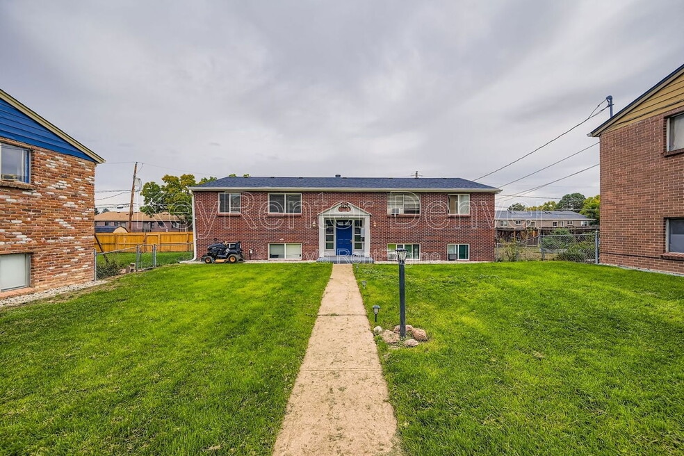 2356 S Linden Ct unit C, Denver, CO 80222 - photo 1