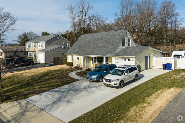 Single family homes are available in Fox Hill.