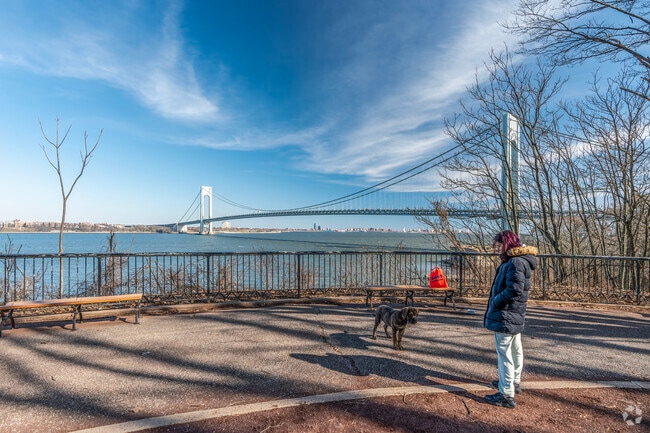 Nearby parks and the waterfront make up the difference for small yards in Rosebank.