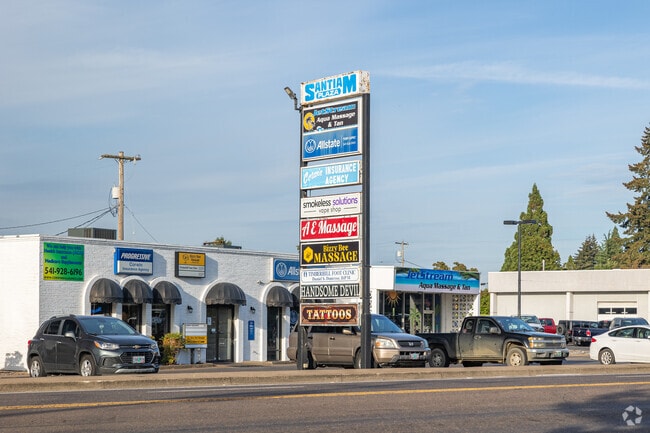 Shopping plazas like Santiam Plaza offer many retail opportunities in Santiam, OR.