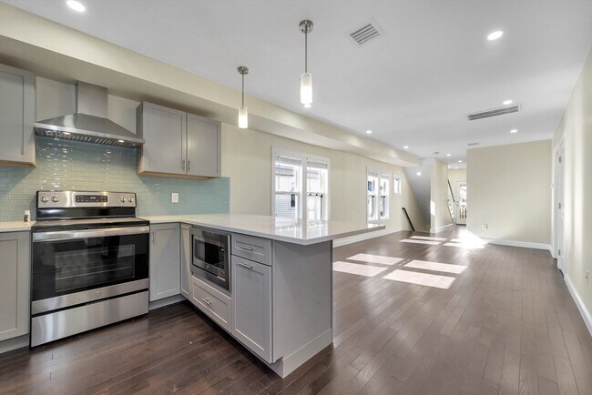 43 Wright Ave unit 2, Medford, MA 02155 - photo 2