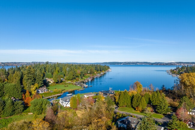 The Hunts Point neighborhood offers views over Lake Washington.