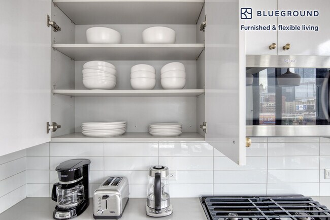 676 N La Salle Dr unit FL5-ID895, Chicago, IL 60654 - photo 6