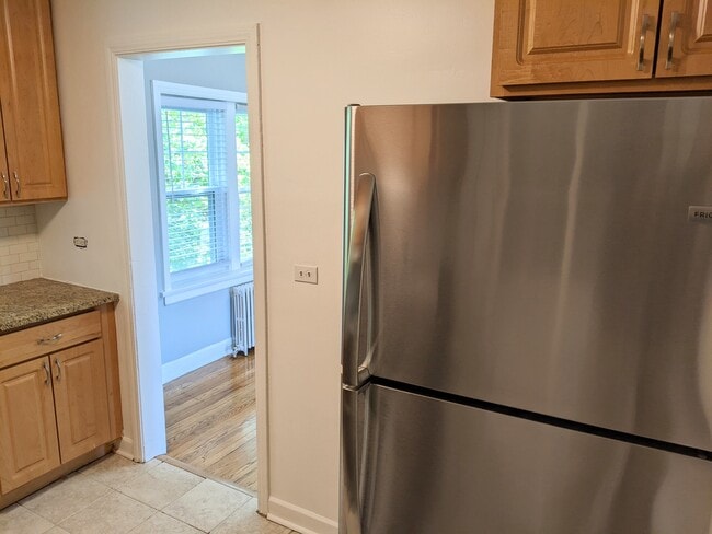 1216 Harvard Terrace unit 18-2, Evanston, IL 60202 - photo 4