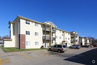 208 S J St, Indianola, IA 50125