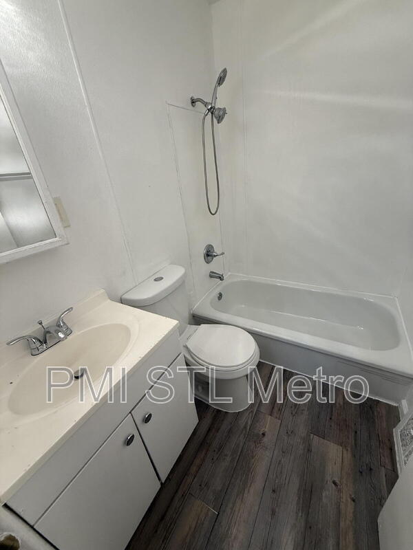 10327 Renfrew Dr, Saint Louis, MO 63137 - photo 4