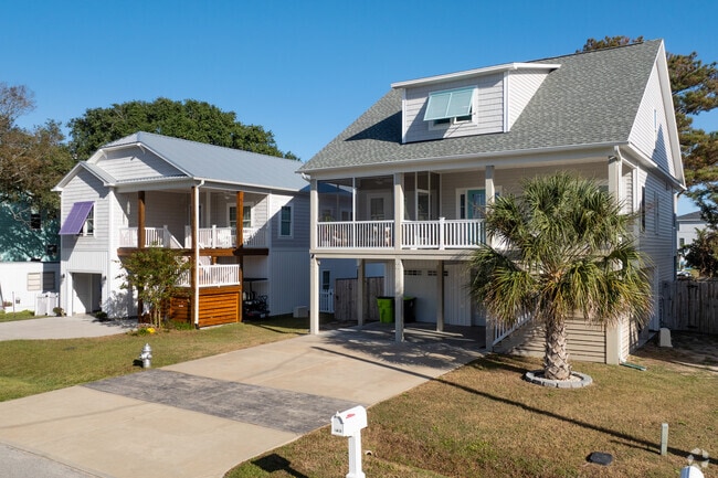The median price of homes in Carolina Beach is $870,000.